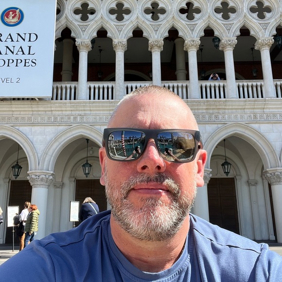 Meet your Posher, Chris - Picture 1 of 1